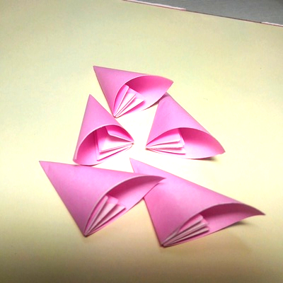 折り紙くす玉の折り方作り方 カラフルかわいい豪華な七夕飾り 横浜デート人気おすすめ