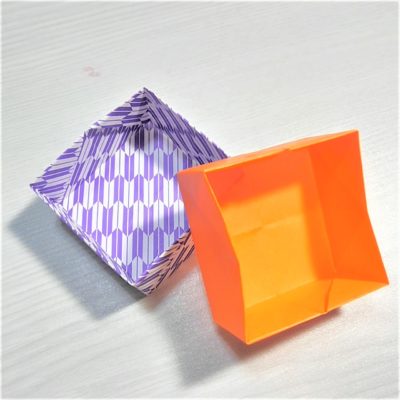 折り紙一枚の箱の正方形折り方 小学生の夏休み自由研究などにも 横浜デート人気おすすめ