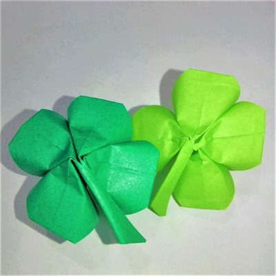 折り紙一枚の四葉のクローバーの折り方作り方 立体ハートクローバーのリースにも 横浜デート人気おすすめ