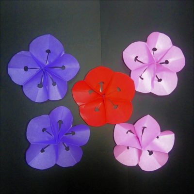 お正月の梅の花の折り紙の折り方作り方 簡単に立体のウメを作ったよ 横浜デート人気おすすめ