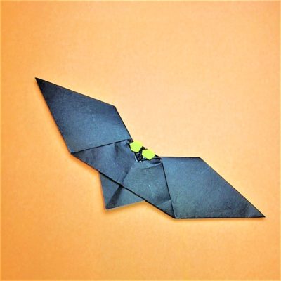 折り紙でハロウィンのコウモリの作り方 簡単な折り方を画像で解説 横浜デート人気おすすめ