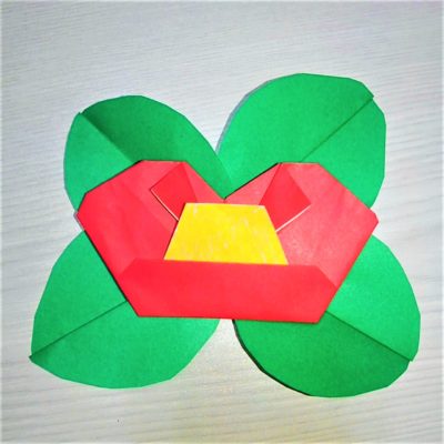 折り紙の椿を簡単に保育園でも手作り工作 かわいい平面の折り方作り方 横浜デート人気おすすめ